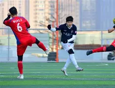 包含热门足球联赛竞技局势白热化，球员实力迅速提升的词条